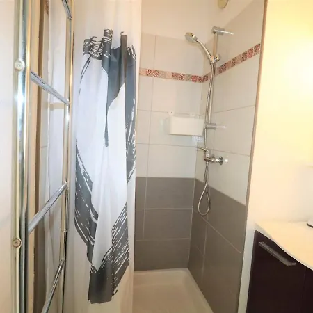 4 Pers Rdc Avec Piscines, Terrasse, Proche Et Commerces - Fr-1-307-36 *