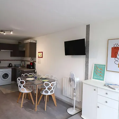 4 Pers Rdc Avec Piscines, Terrasse, Proche Et Commerces - Fr-1-307-36 *